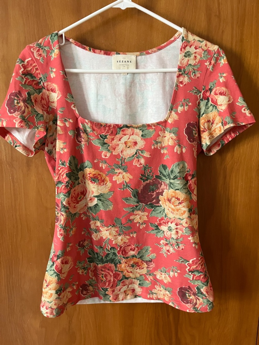 Sezane Coral Floral Square Neck Short Sleeve Amara Tee Shirt Almeria print